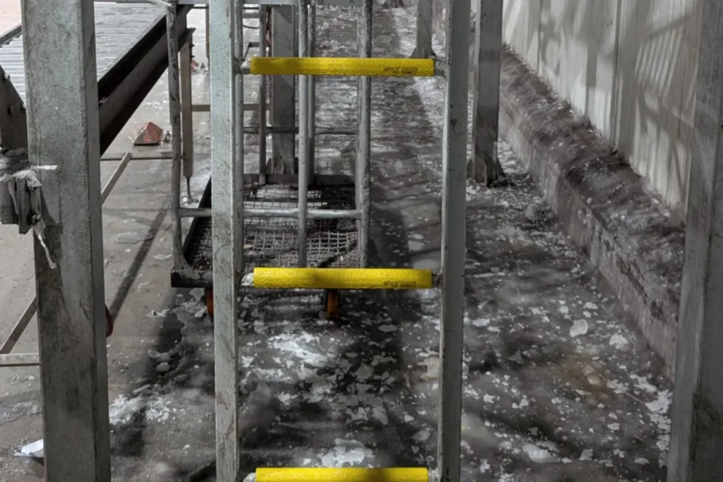 พื้นกันลื่นโรงงานอาหารในห้องแช่แข็งที่ −20°C